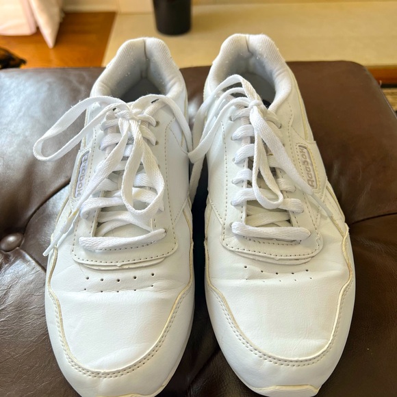 Reebok Women’s Leather Sneaker with Memorytech Inserts - Picture 2 of 3